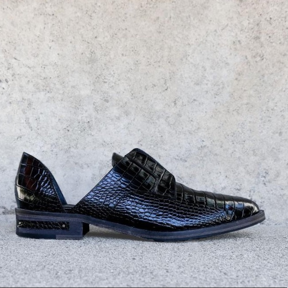 FREDA SALVADOR Burgundy Croc Oxfords